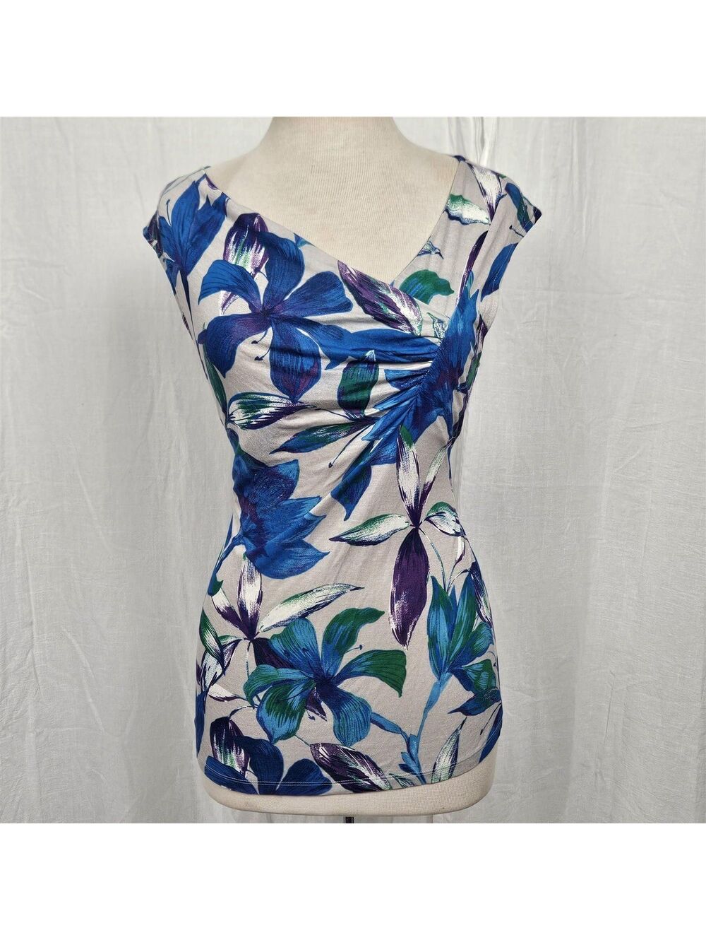 Asymmetrical Neckline Sleeveless Blouse Ann Taylor sz Medium - Picture 2 of 7